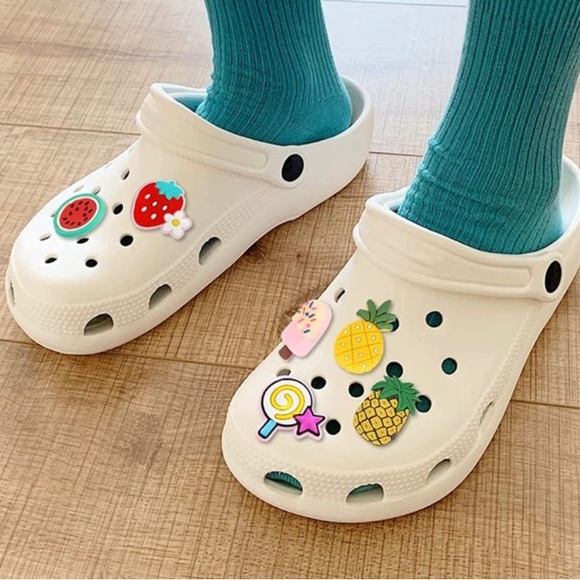 10 Piece Random Croc Jibbitz Crocs - Picture 2 of 4